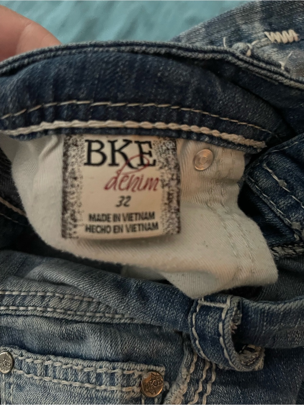 Buckle BKE Sabrina Women's Distressed Denim Shorts - Picture 3 of 4